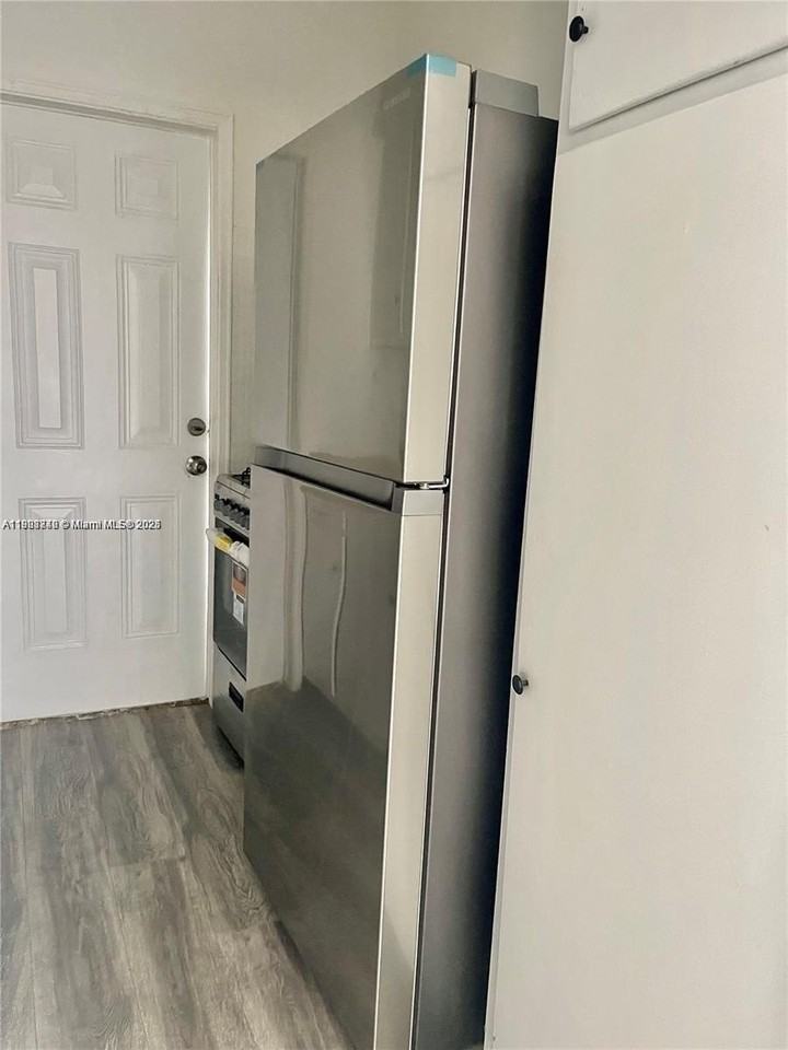 780 81st St #8 - Photo 5 of 9