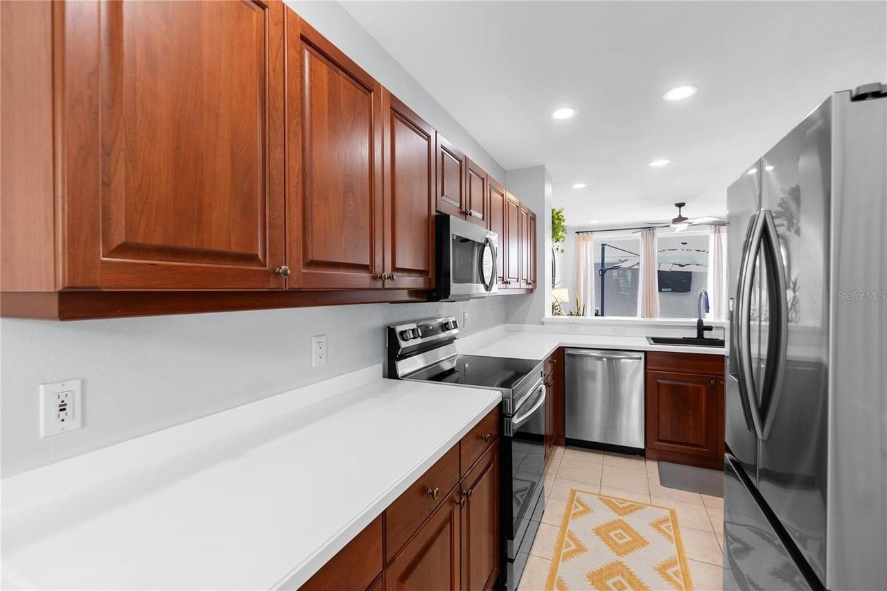 5617 Whitehead St - Photo 3 of 40