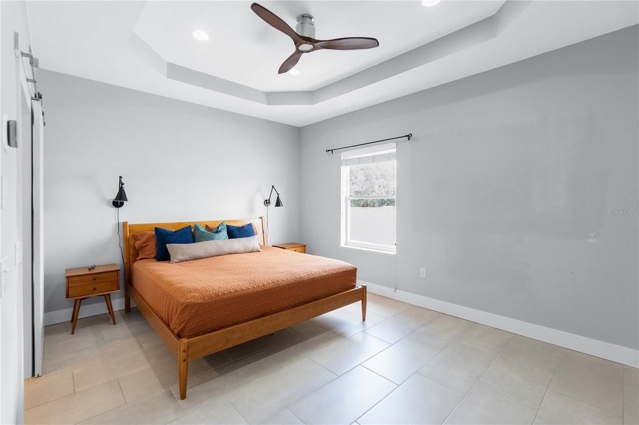 5617 Whitehead St - Photo 4 of 40