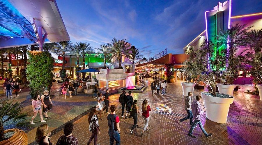 W 19th St - Photo 4 of 11