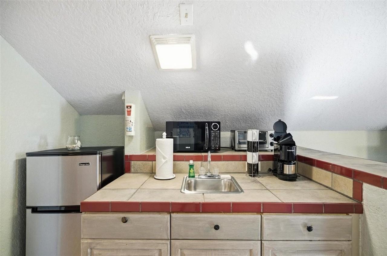 305 N 6th St #B - Photo 5 of 30