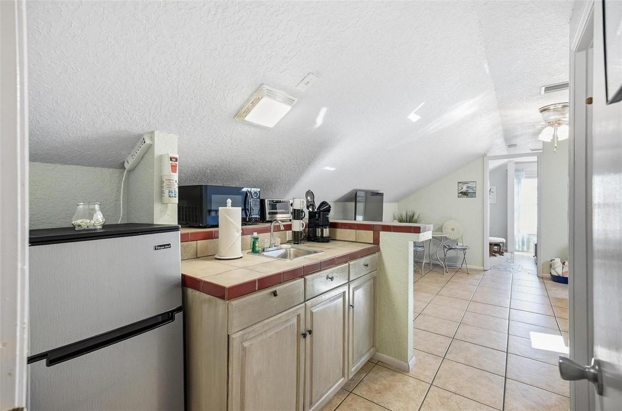 305 N 6th St #B - Photo 6 of 30