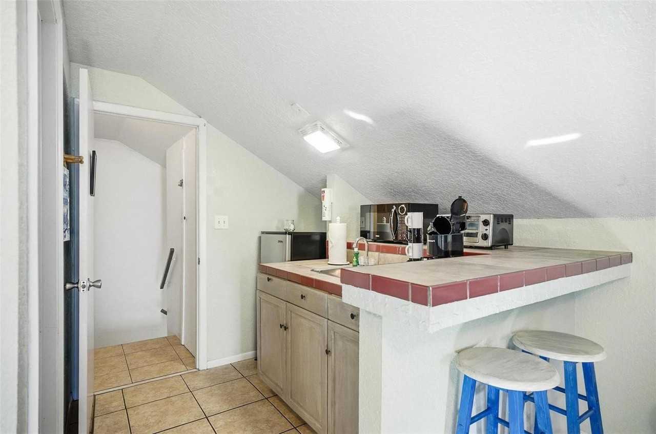 305 N 6th St #B - Photo 7 of 30