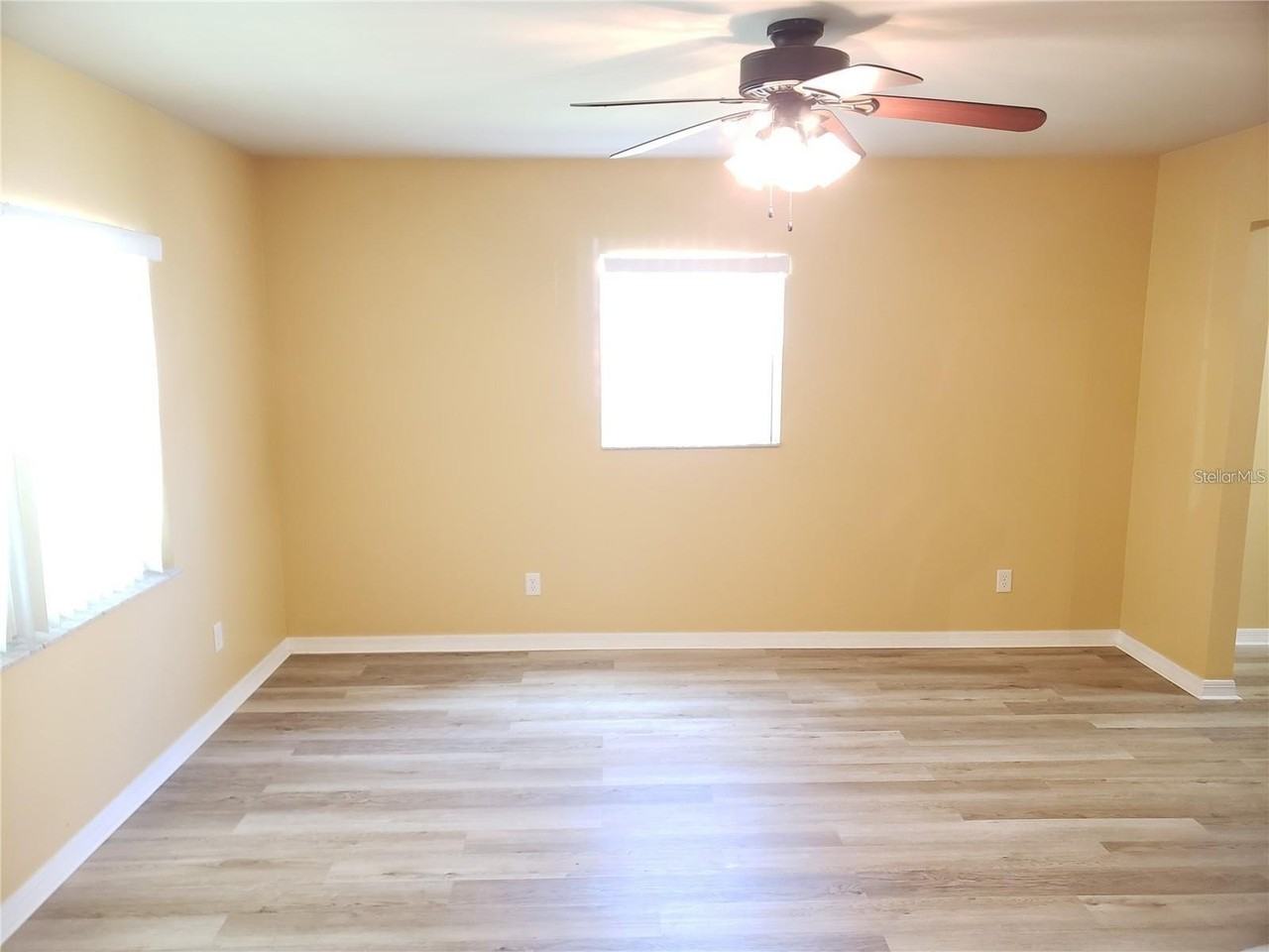 1364 Fairway Dr - Photo 2 of 18