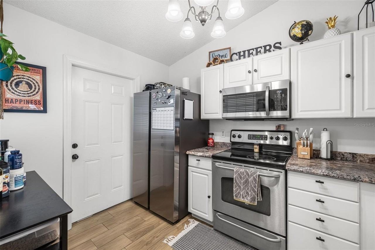 245 Petrea Dr - Photo 6 of 35