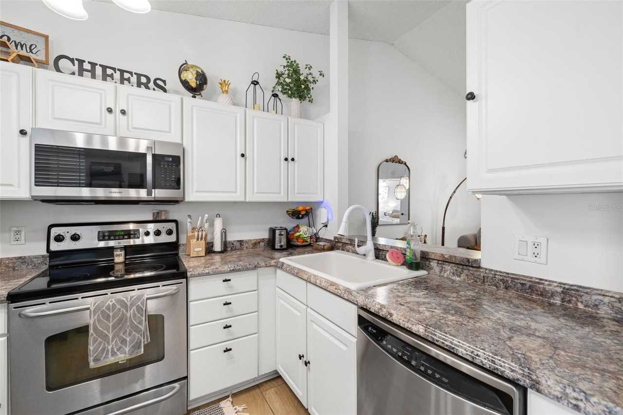 245 Petrea Dr - Photo 7 of 35