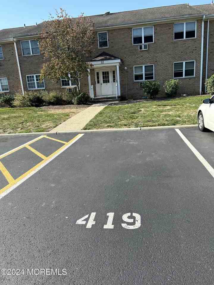 12 Manchester Court unit: C #C - Photo 2 of 16