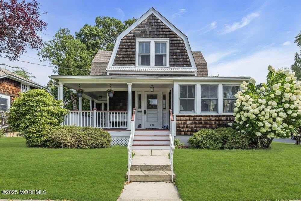 600 Saint Clair Ave - Photo 2 of 23