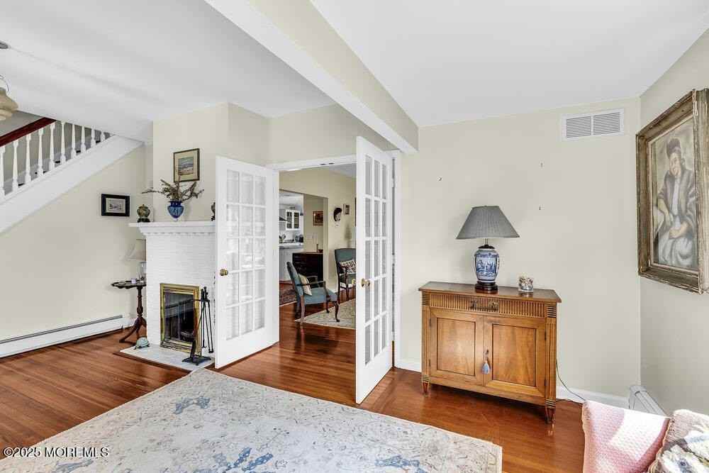 600 Saint Clair Ave - Photo 4 of 23