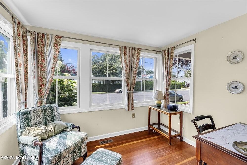 600 Saint Clair Ave - Photo 5 of 23