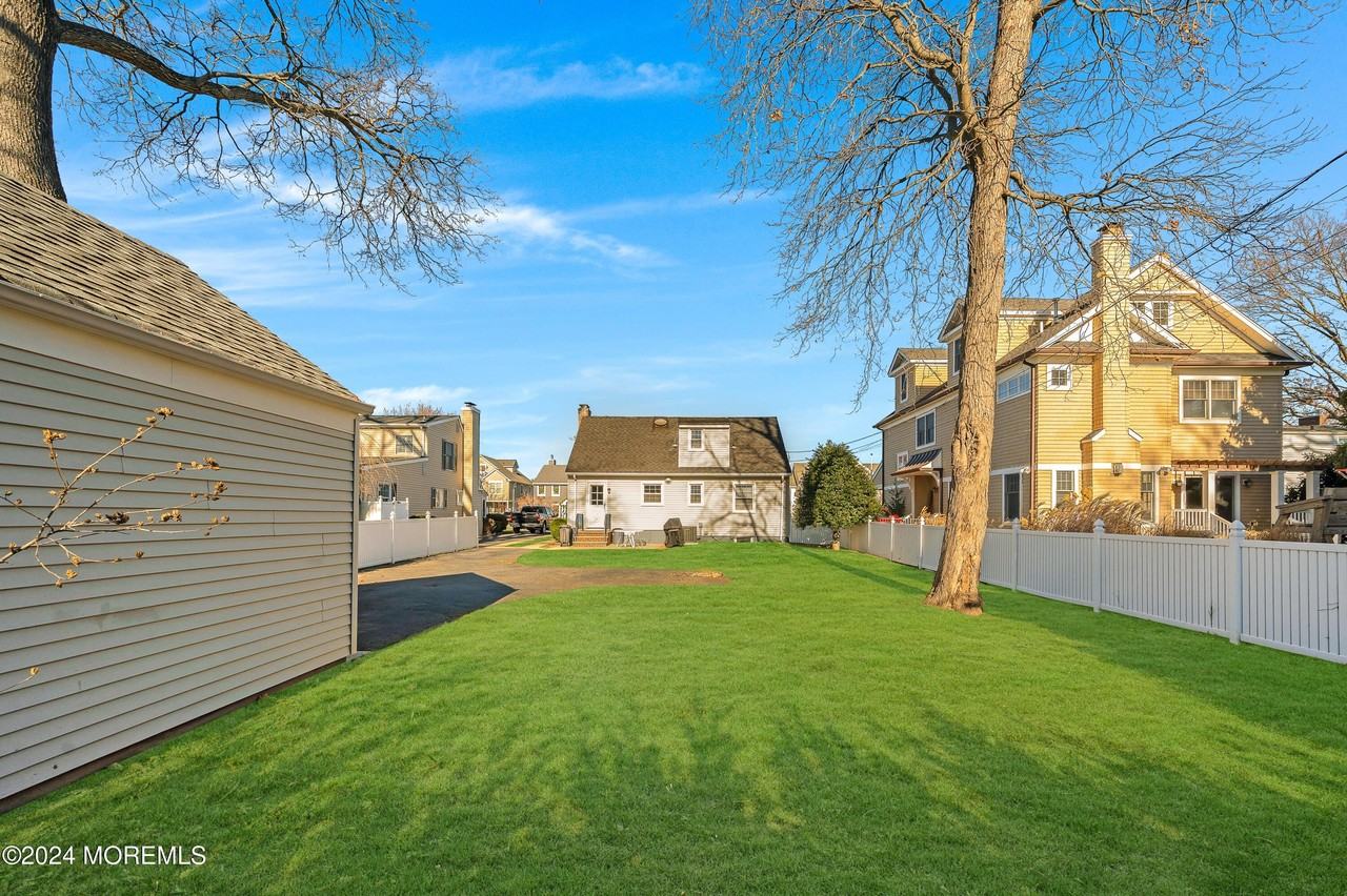 714 Philadelphia Blvd - Photo 4 of 28