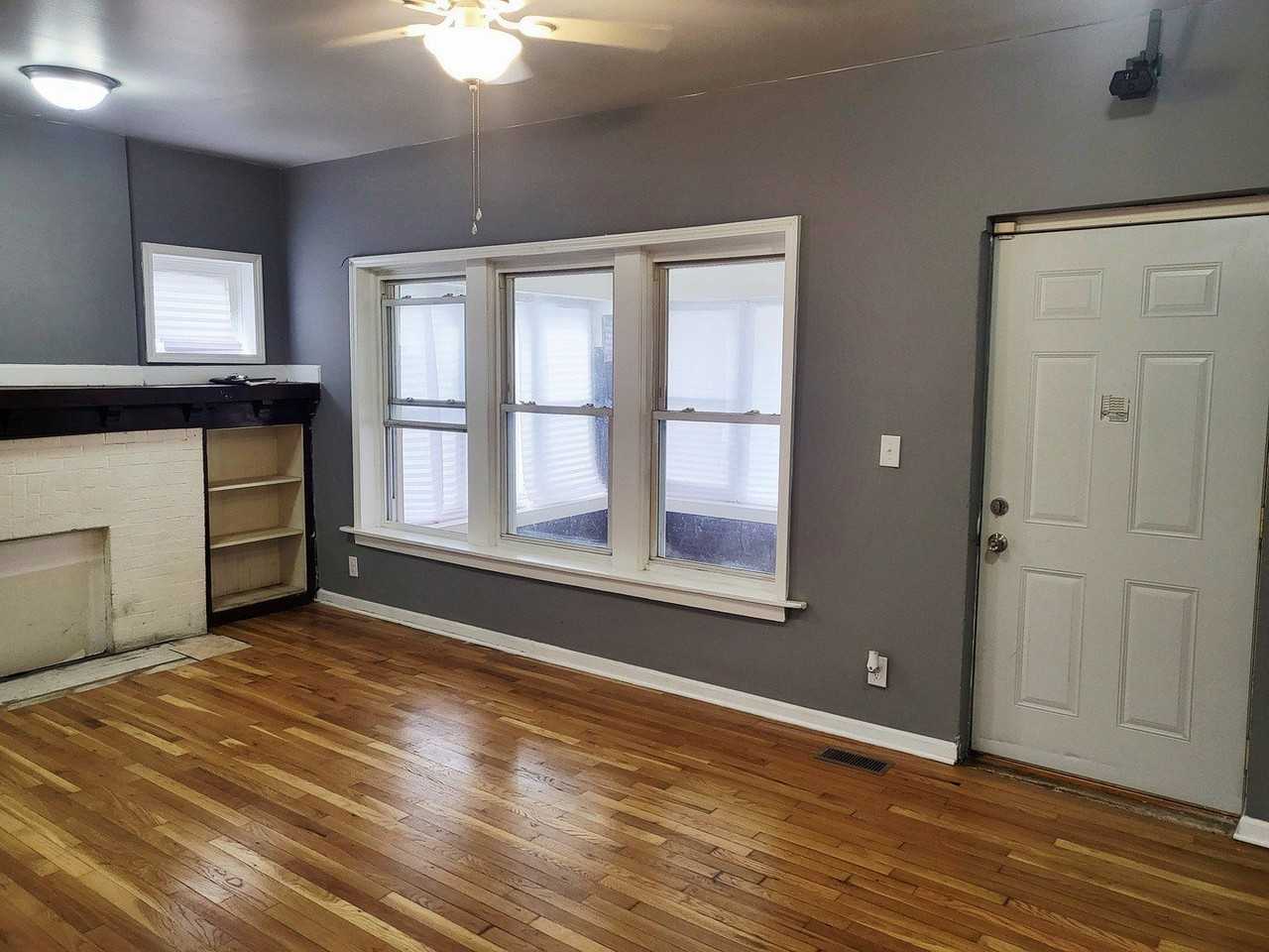 2521 E 72nd Pl - Photo 4 of 21