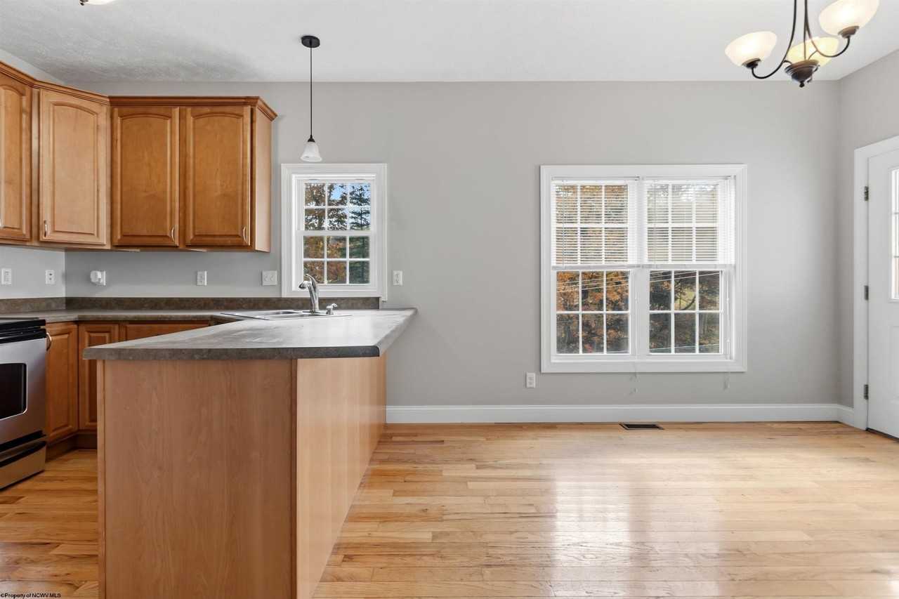 1110 Bailey Cir - Photo 5 of 29