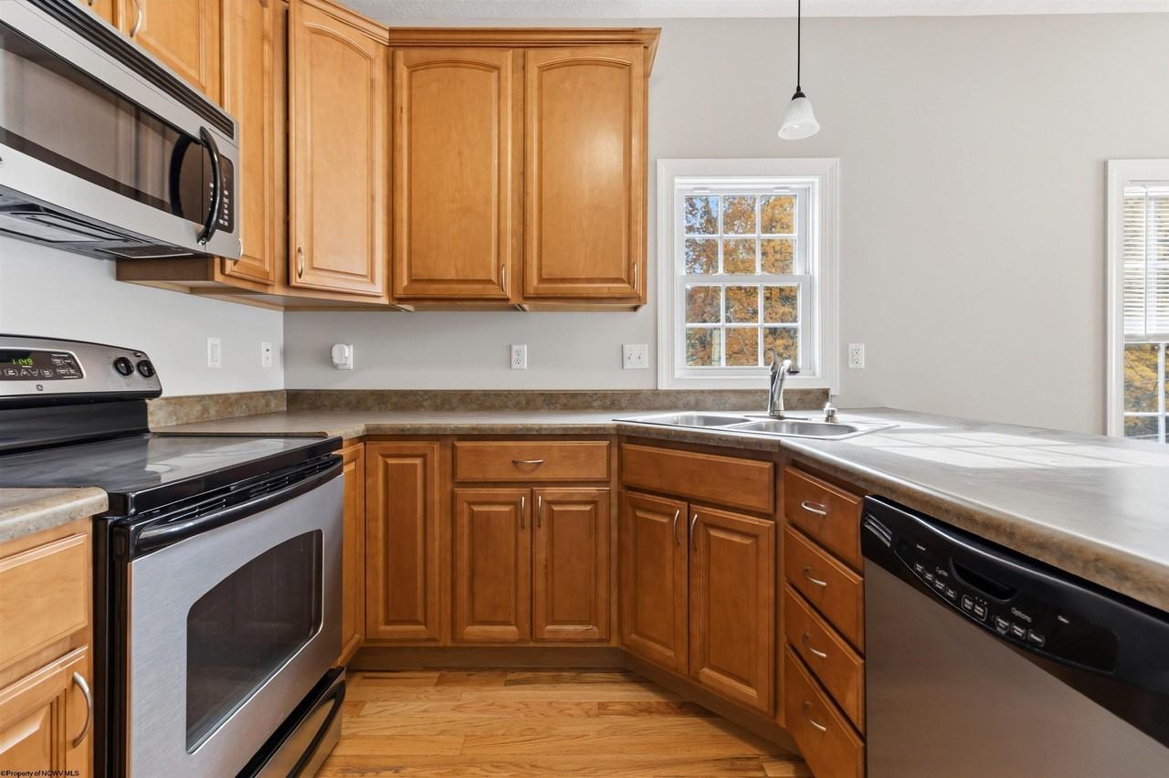 1110 Bailey Cir - Photo 7 of 29