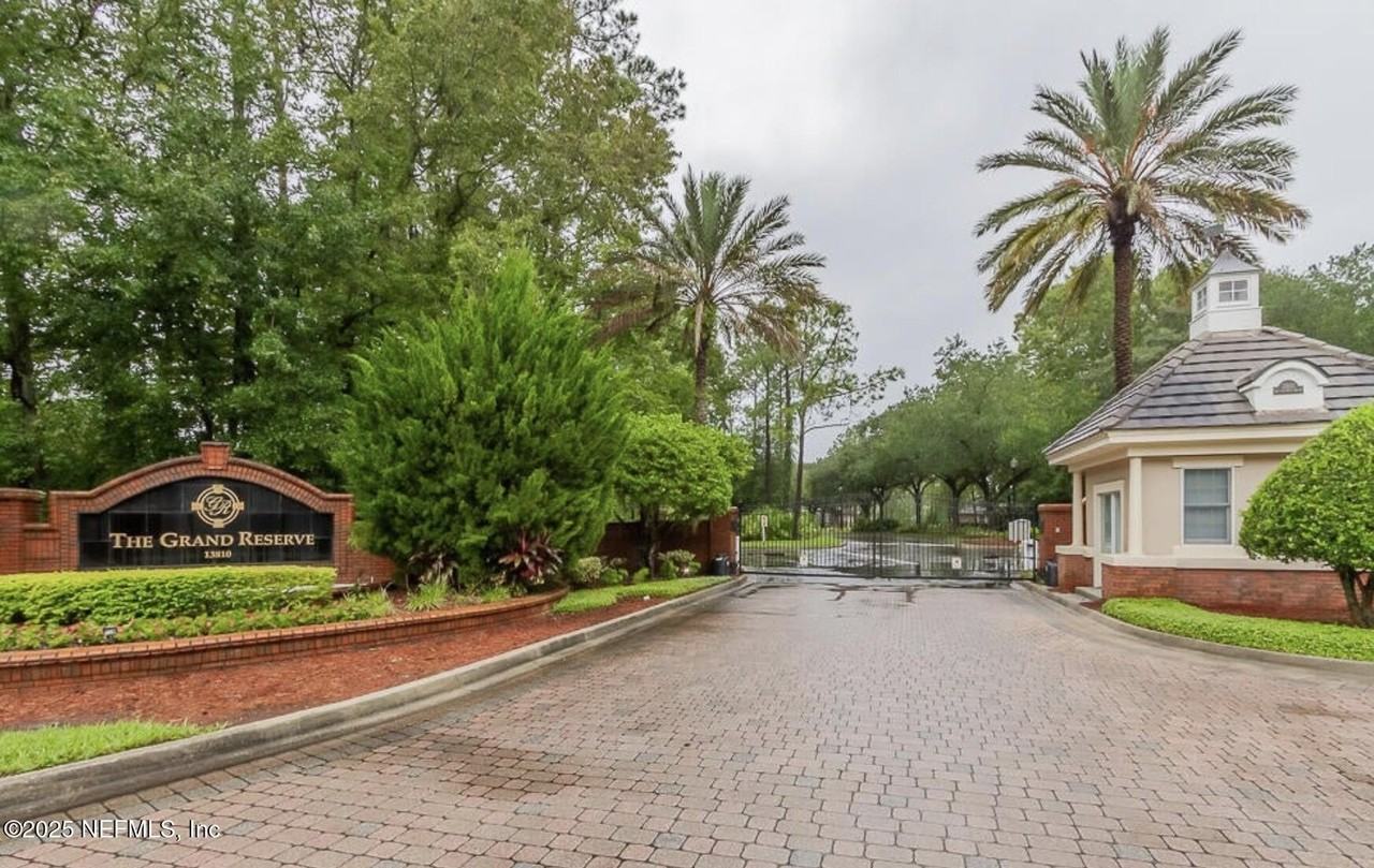 13810 Sutton Park Dr Unit 1228 #1228 - Photo 3 of 30