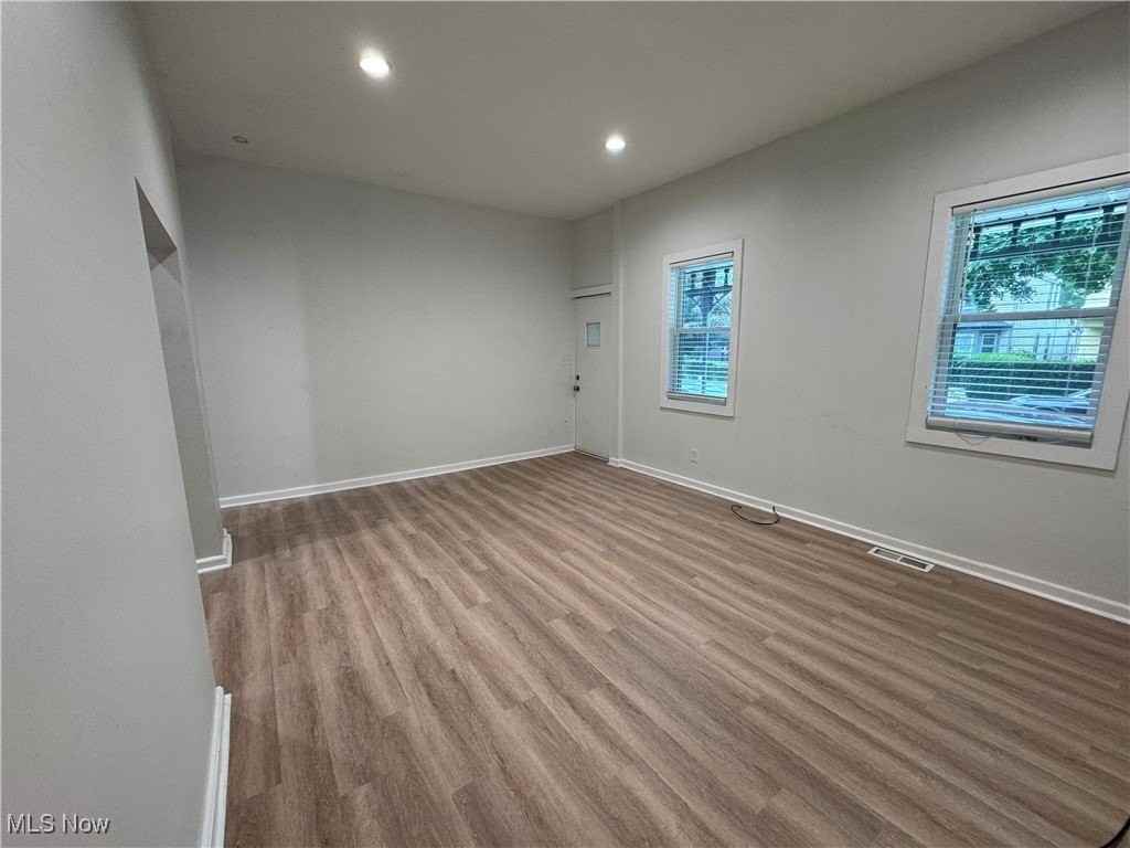 3820 John Ave - Photo 4 of 14