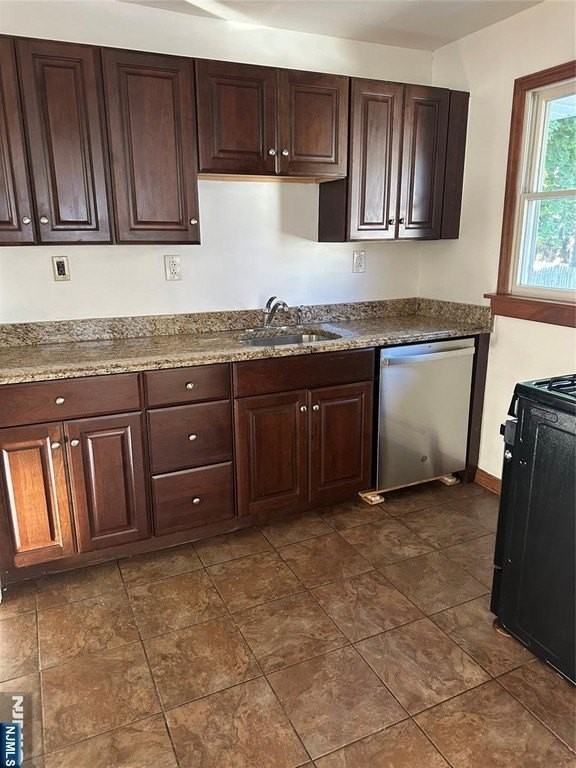 679 Midwood Road - Photo 5 of 17