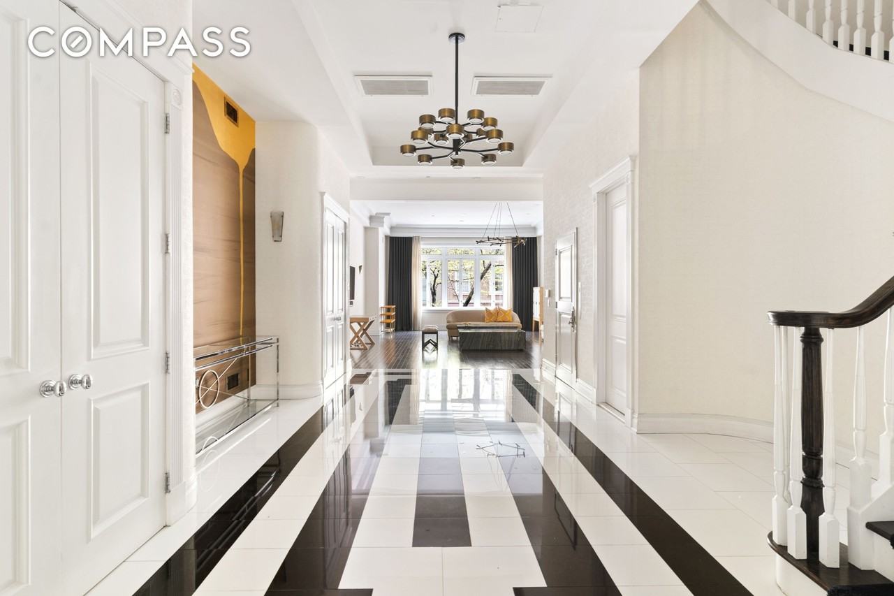 18 E 62nd St #2 - Photo 4 of 21