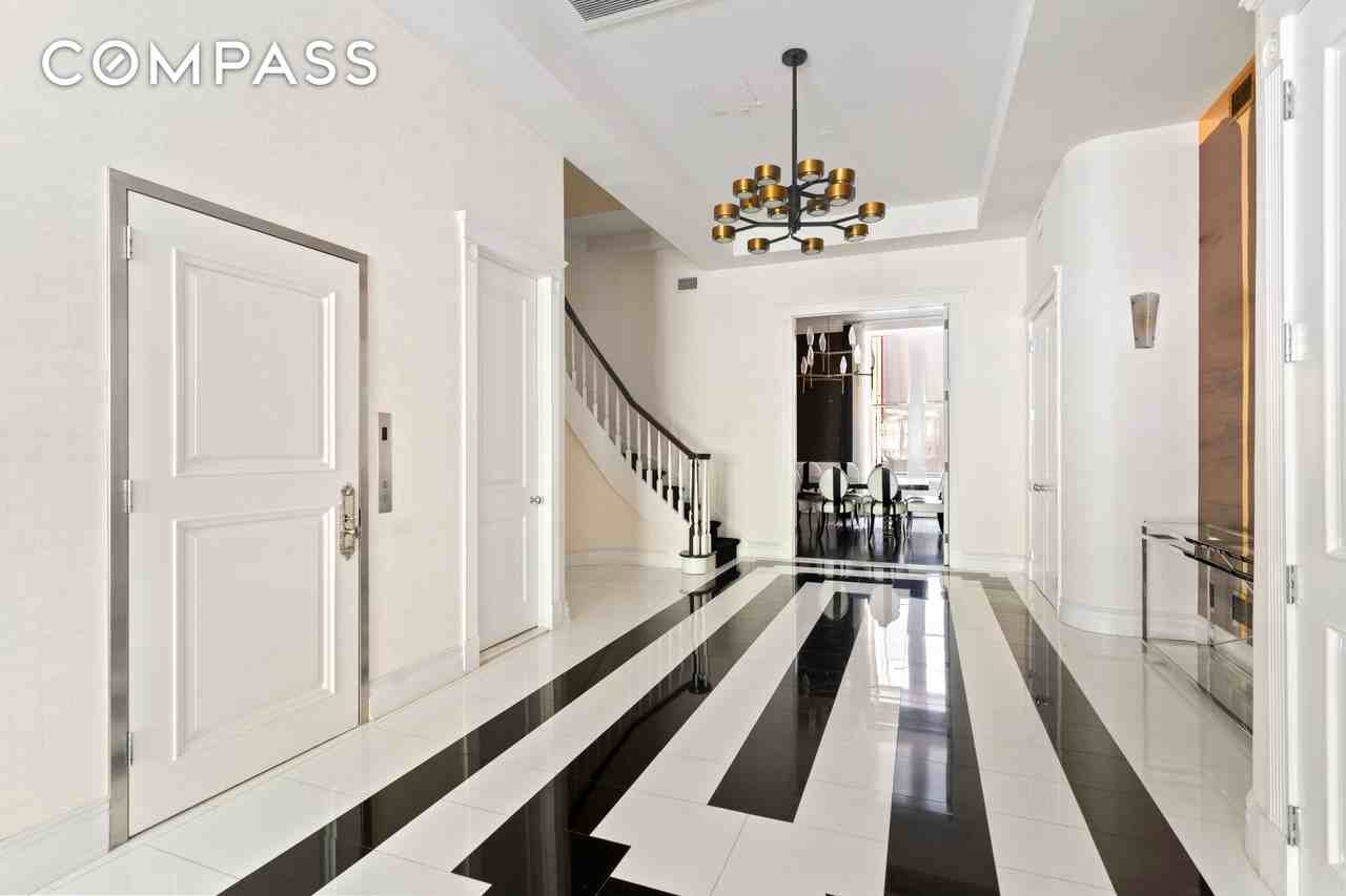 18 E 62nd St #2 - Photo 6 of 21