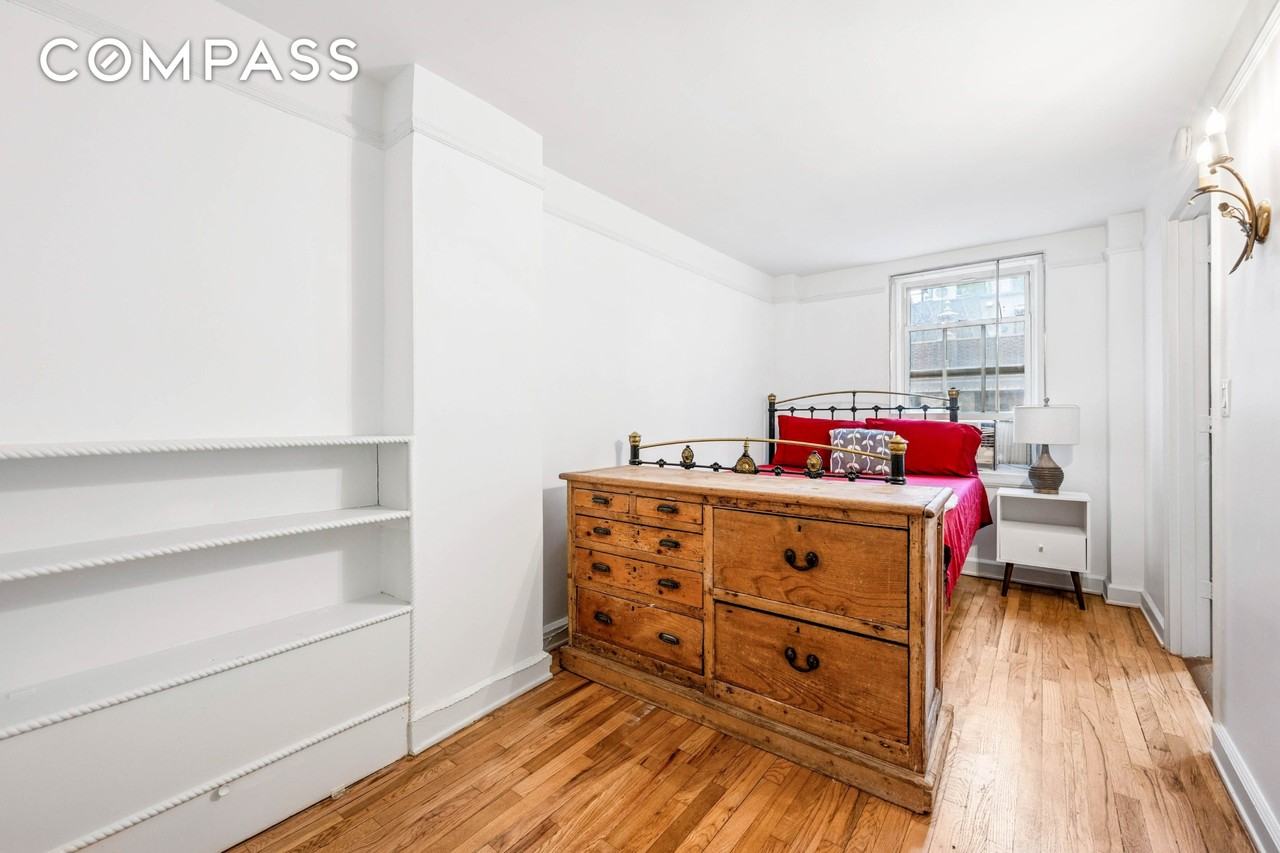 155 E 49th St #10A - Photo 4 of 5