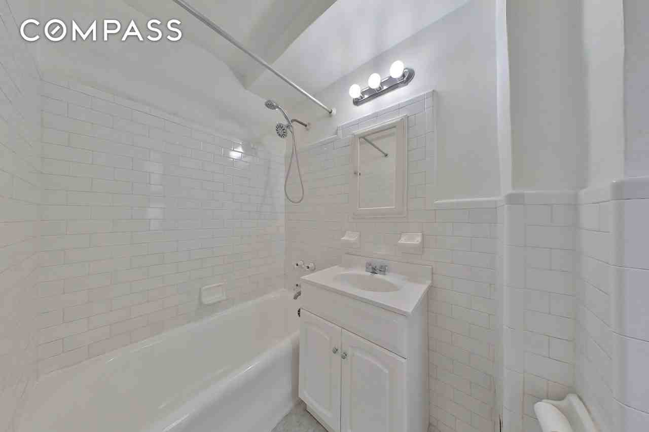 457 W 57th St #814 - Photo 4 of 4