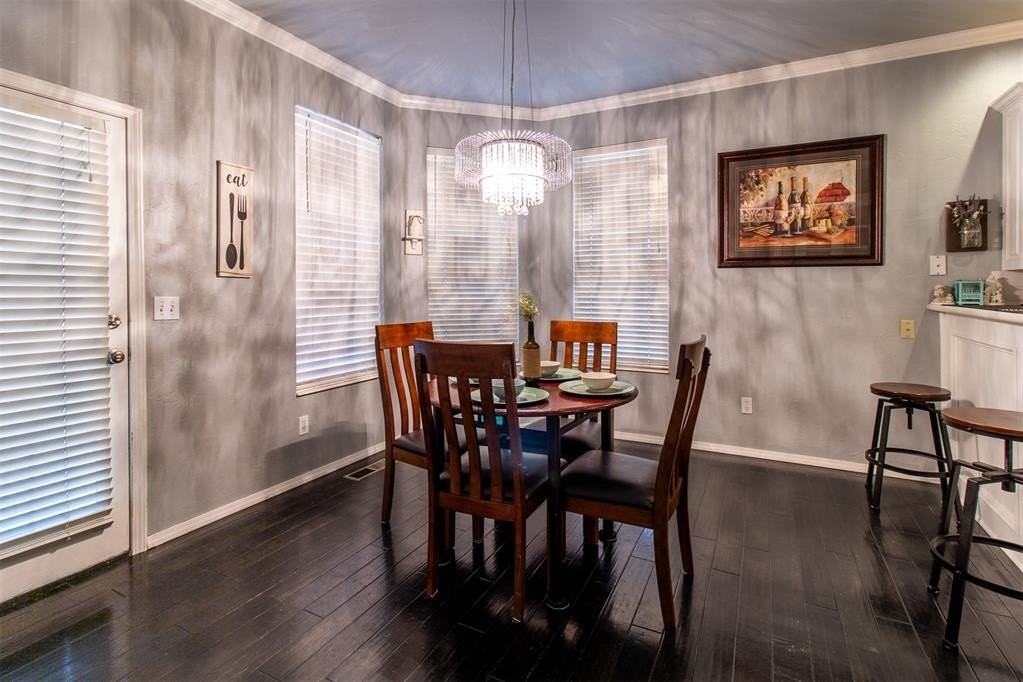 2812 Southwest 109th Street - Photo 4 of 21