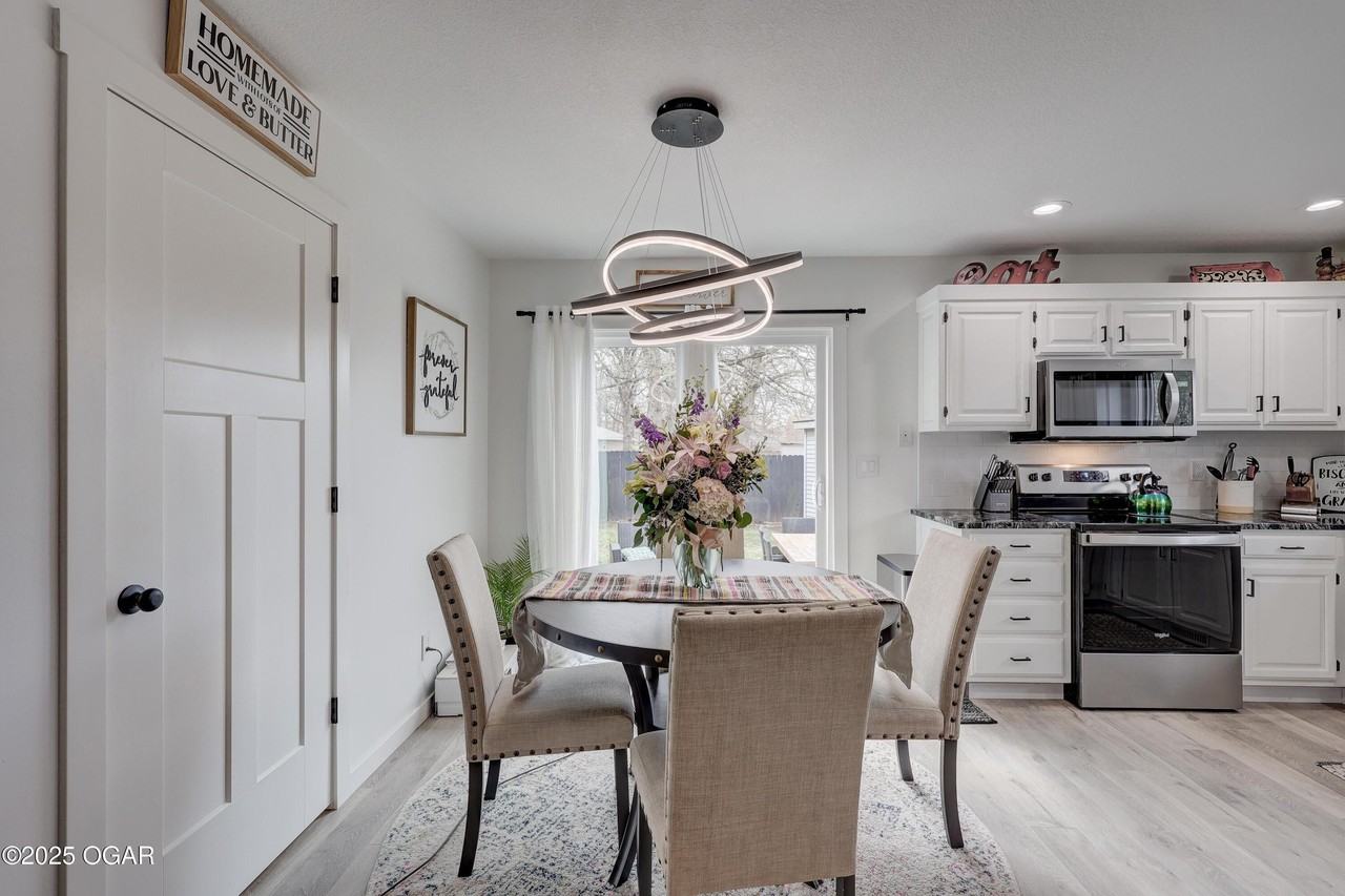 119 West Briarbrook Lane - Photo 7 of 25