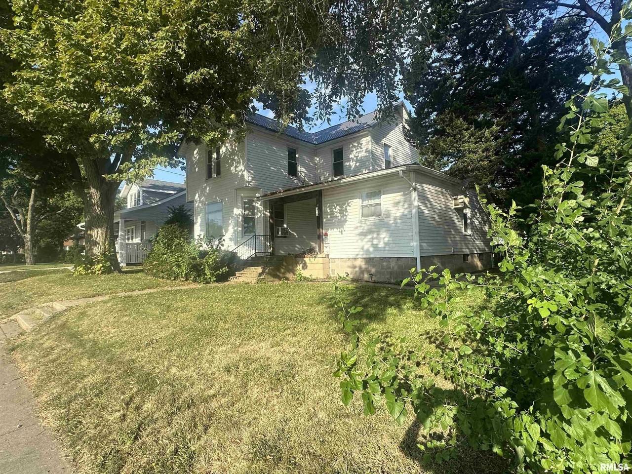 405 S Main St - Photo 2 of 16