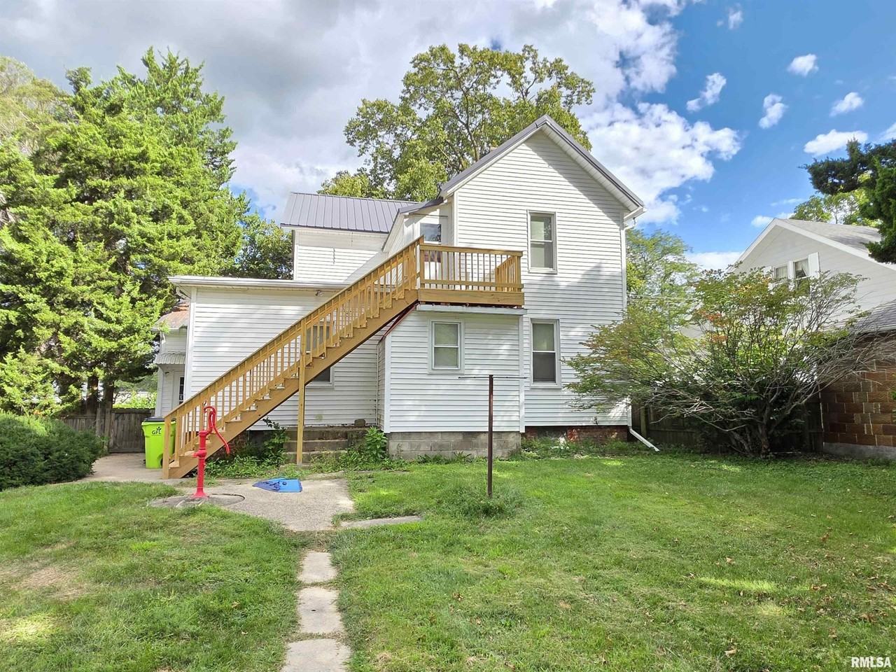 405 S Main St - Photo 4 of 16