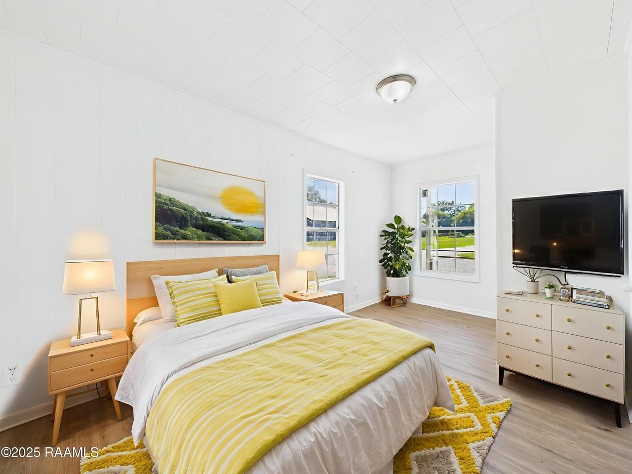 711 East Lessley Street - Photo 5 of 14