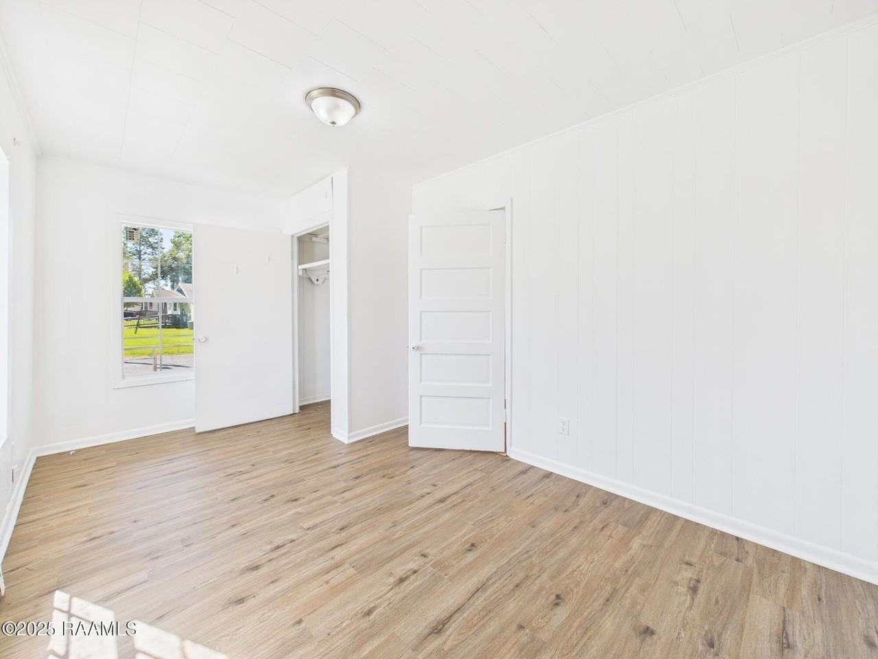 711 East Lessley Street - Photo 6 of 14