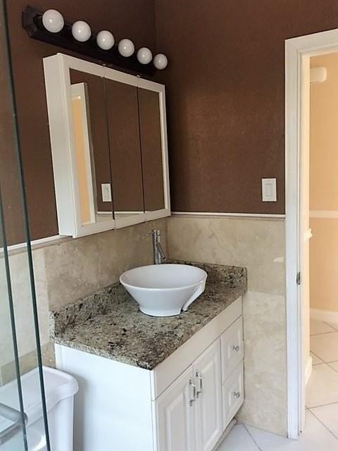 1575 Northeast 47th Street - Photo 5 of 14