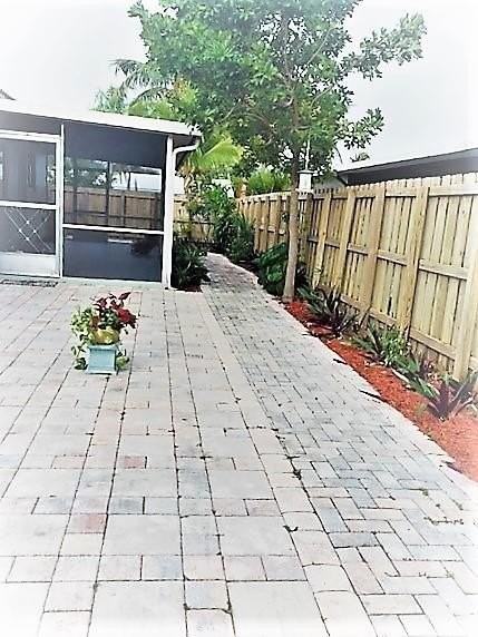 1575 Northeast 47th Street - Photo 7 of 14