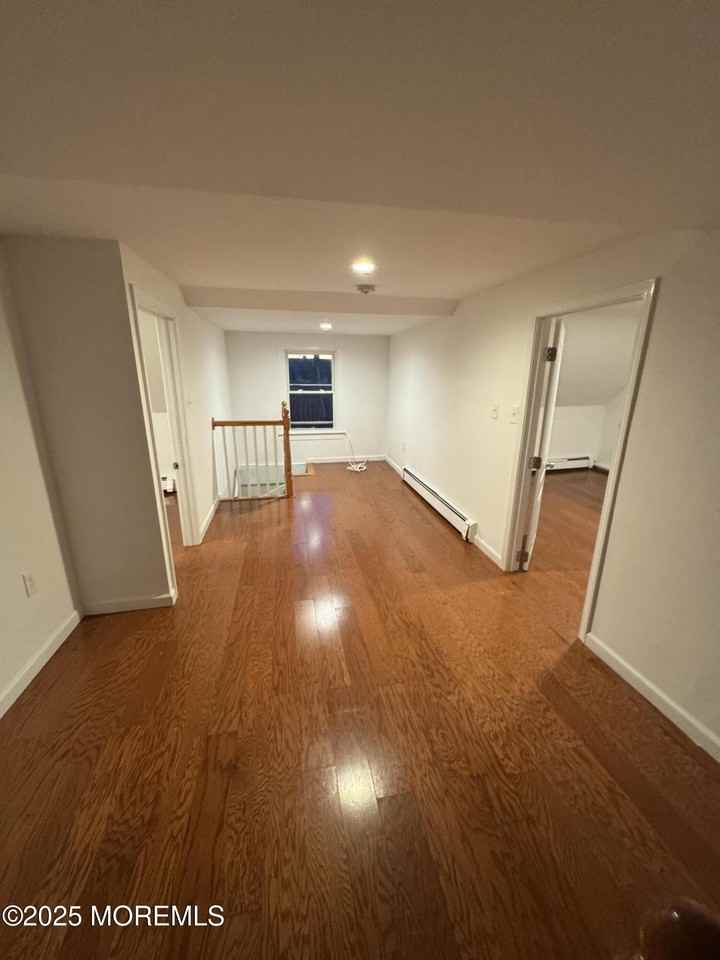 346 Chelsea Ave - Photo 4 of 10