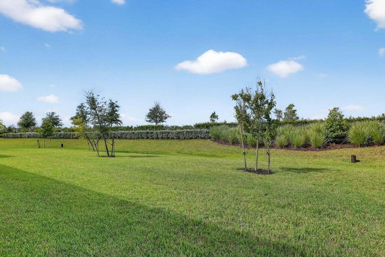 6544 Nw Cloverdale Ave - Photo 3 of 39