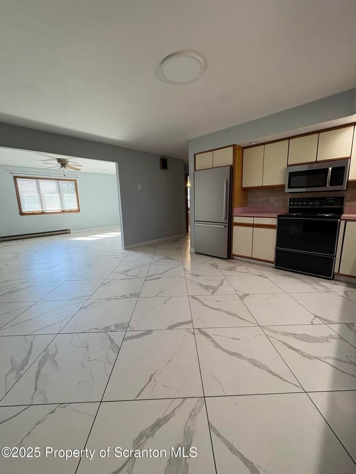 559 Penn Avenue - Photo 2 of 9