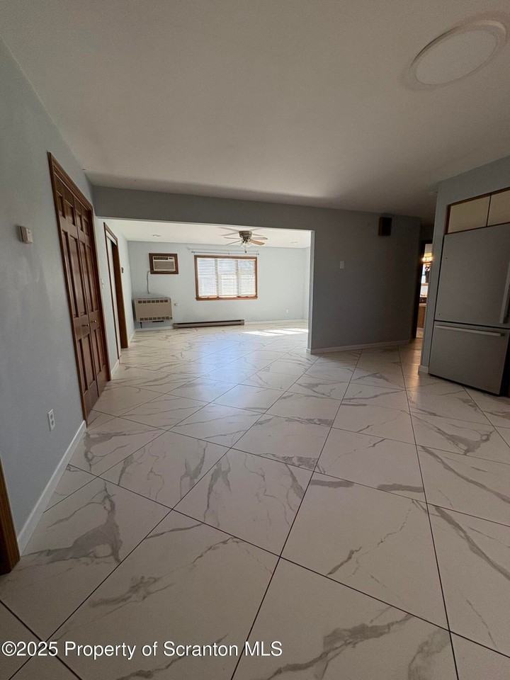 559 Penn Avenue - Photo 3 of 9