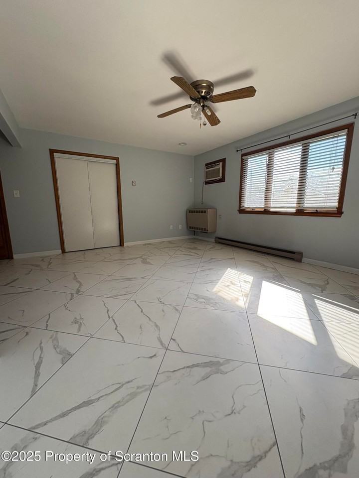 559 Penn Avenue - Photo 5 of 9