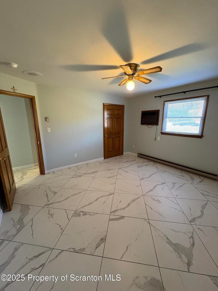 559 Penn Avenue - Photo 6 of 9