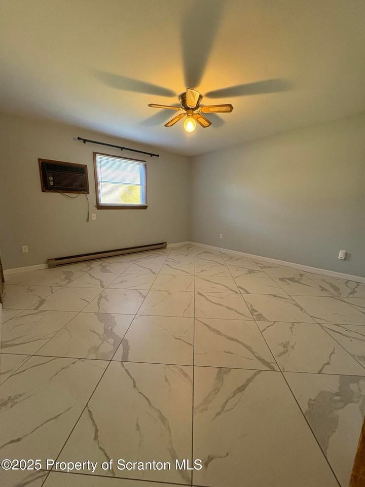 559 Penn Avenue - Photo 7 of 9