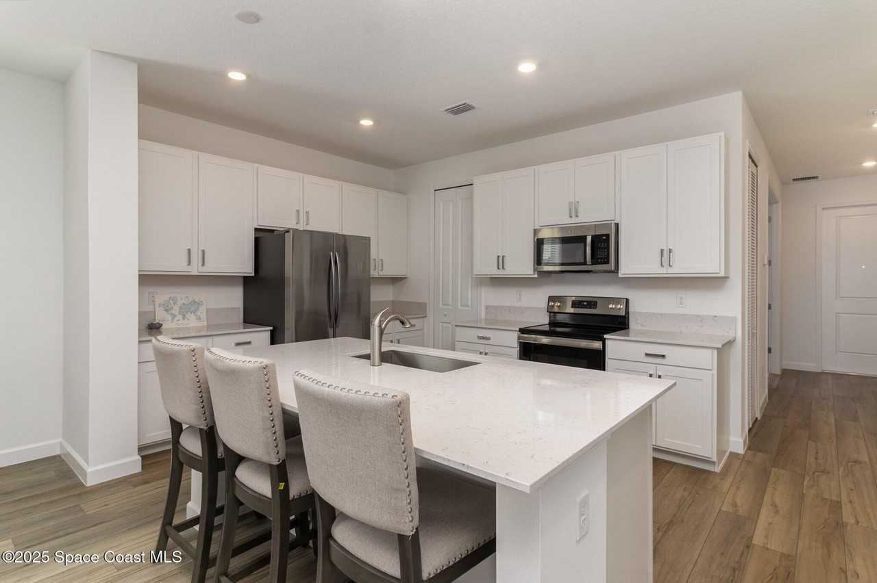 699 Veridian Cir Nw - Photo 2 of 23