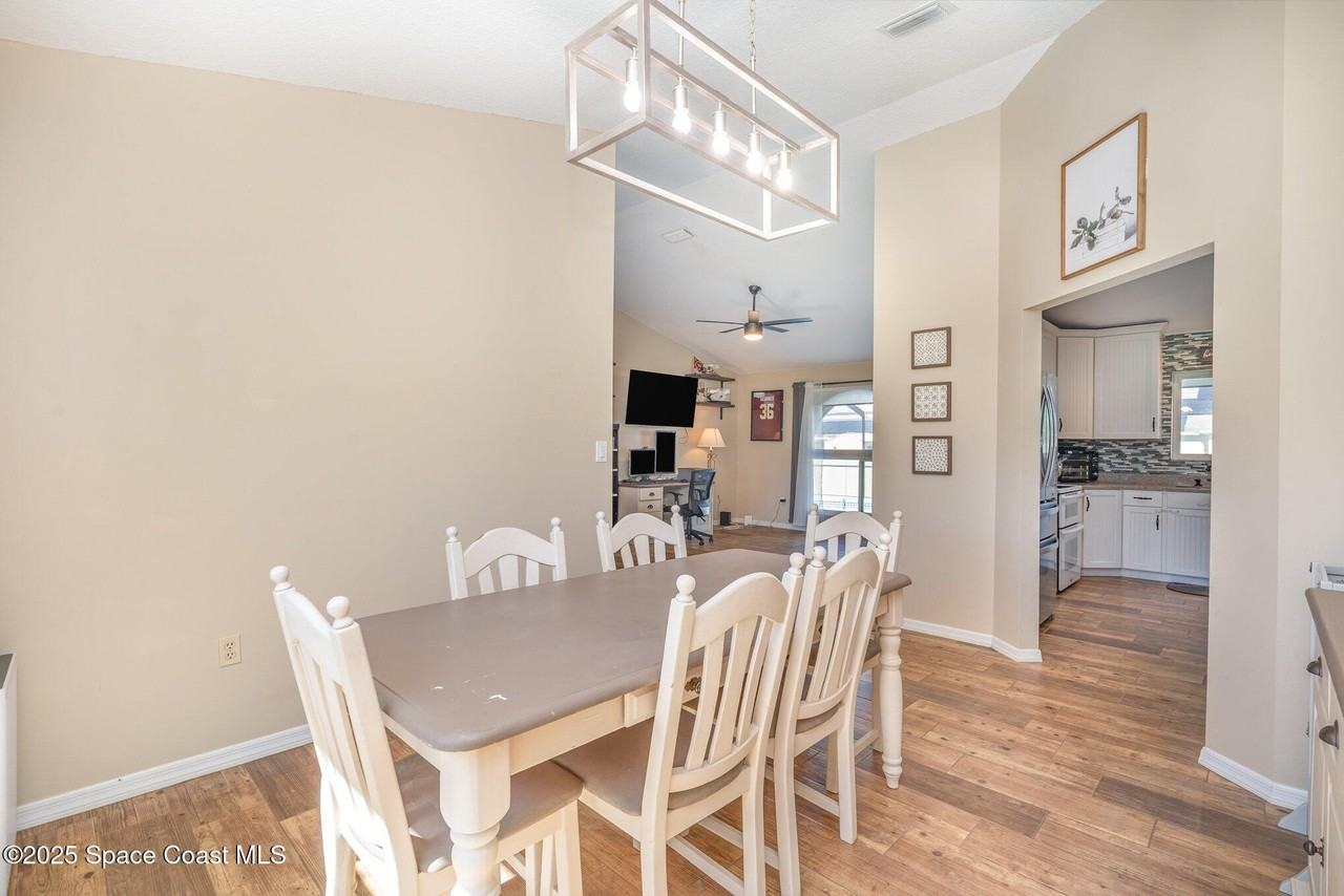 1781 Radisson St Nw - Photo 6 of 26