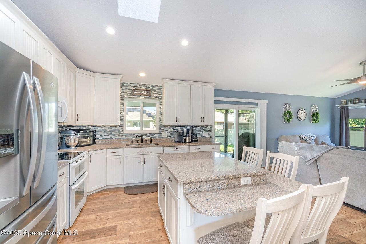 1781 Radisson St Nw - Photo 7 of 26