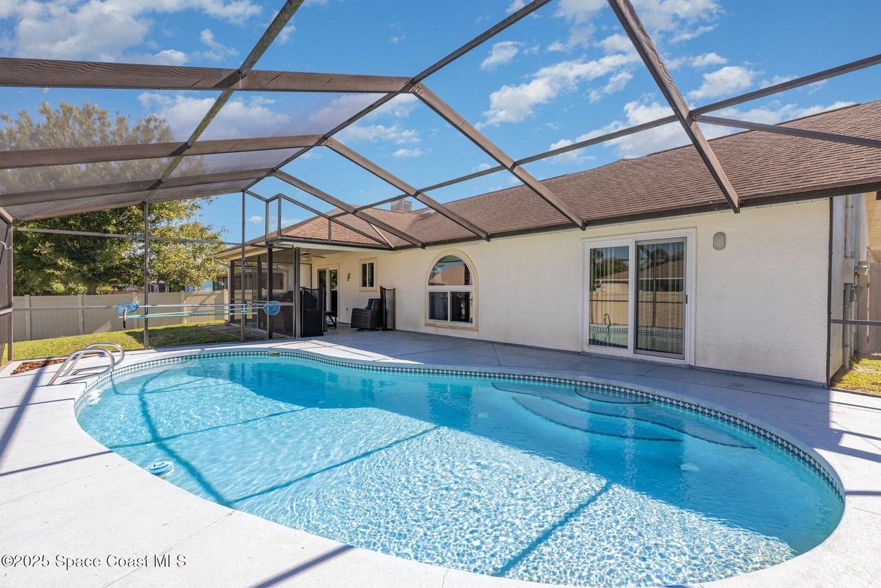 1781 Radisson St Nw - Photo 2 of 26