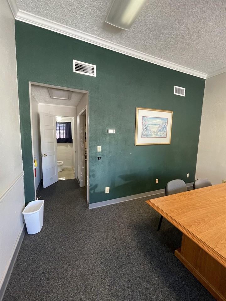 105 W Main St - Photo 4 of 15