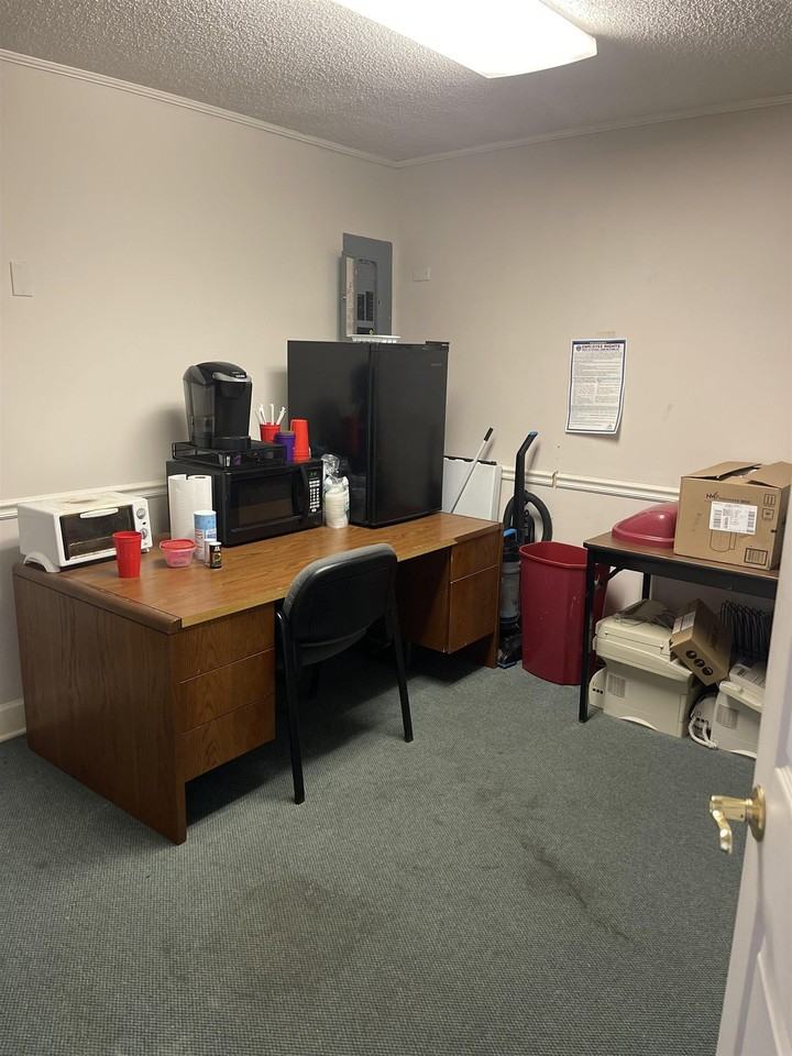 105 W Main St - Photo 5 of 15