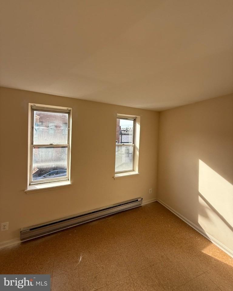 48 W West St - Photo 3 of 10