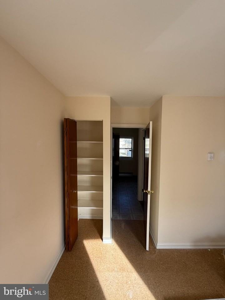 48 W West St - Photo 4 of 10