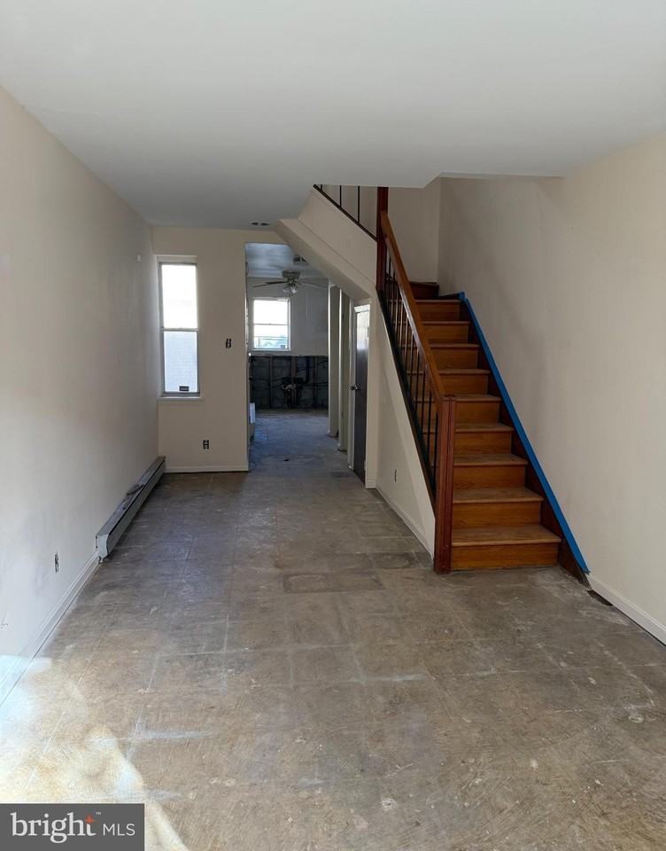 48 W West St - Photo 7 of 10