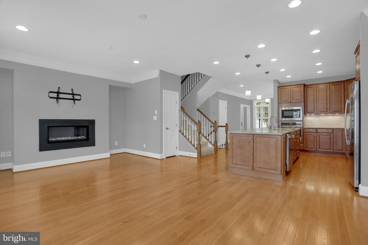 8638 Westford Rd - Photo 6 of 36